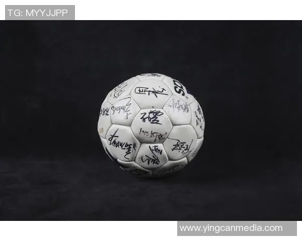 足球与篮球明星签名的魅力对比与收藏价值探讨 足球与篮球明星签名的魅力对比与收藏价值探讨